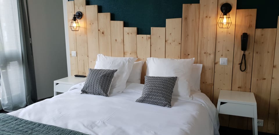 Double Room | Individually decorated, individually furnished, blackout drapes