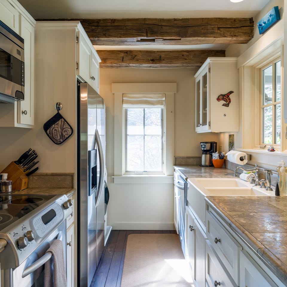 252 Crescent Beach Cottage Marketing Photos 04_01_2023 (31)