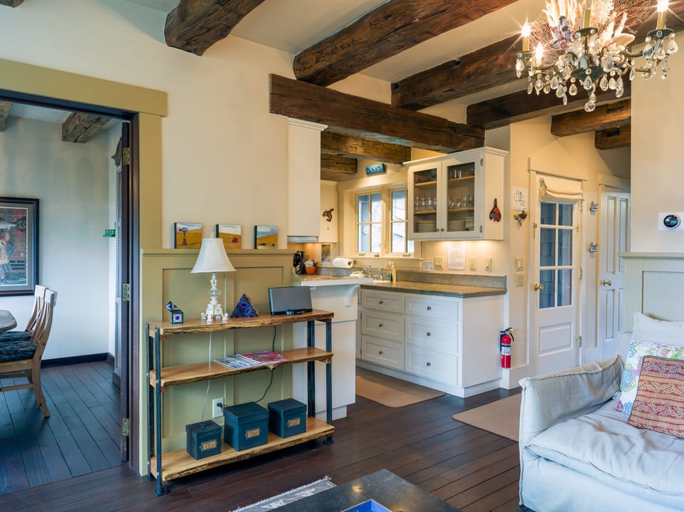 252 Crescent Beach Cottage Marketing Photos 04_01_2023 (29)