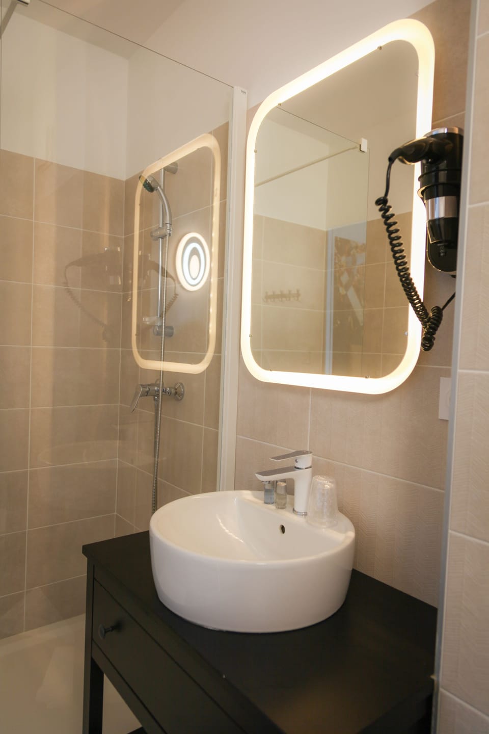 Room Superior Double 12 | Bathroom sink