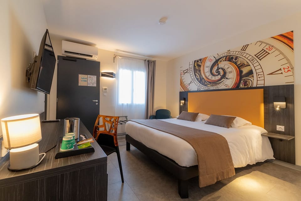 Room Standard Double 4 | Free minibar, in-room safe, individually decorated