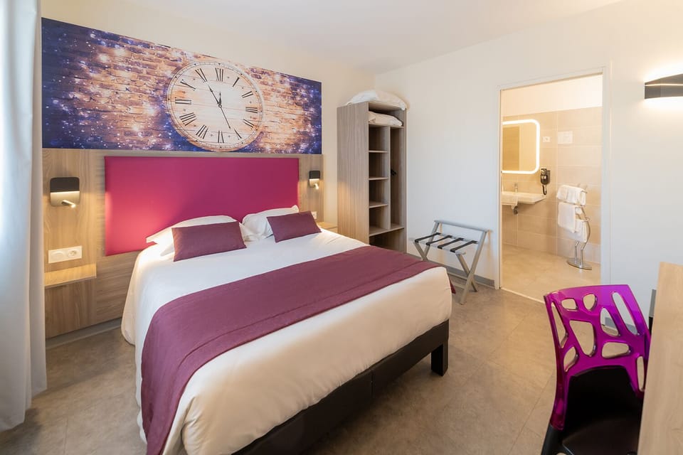 Room Standard Double 4 | Free minibar, in-room safe, individually decorated