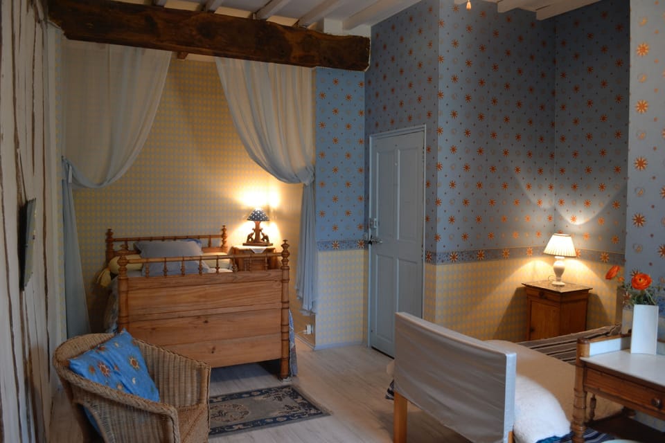 Single Room (Bleue) | Individually decorated, individually furnished, desk, blackout drapes