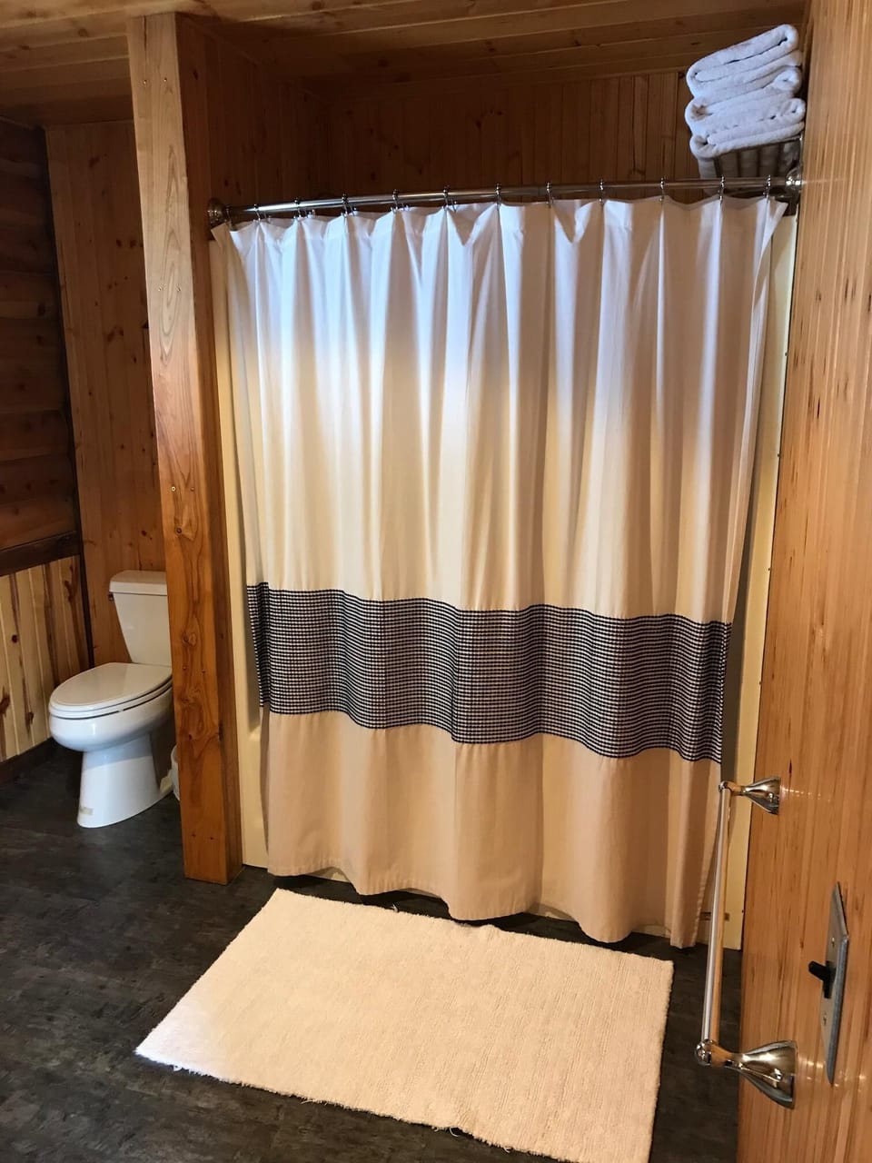Shower/tub in bathroom on main floor