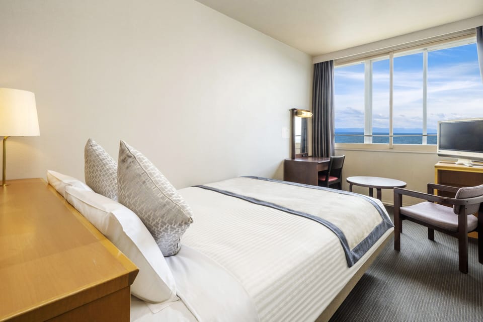 In-room safe, free WiFi, bed sheets