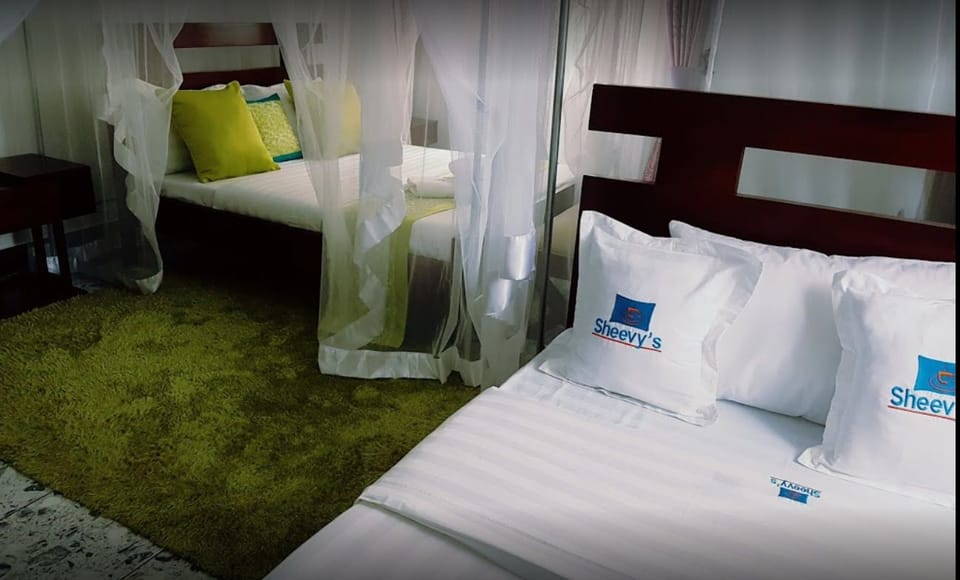 Deluxe Triple Room | Minibar, in-room safe, desk, free WiFi