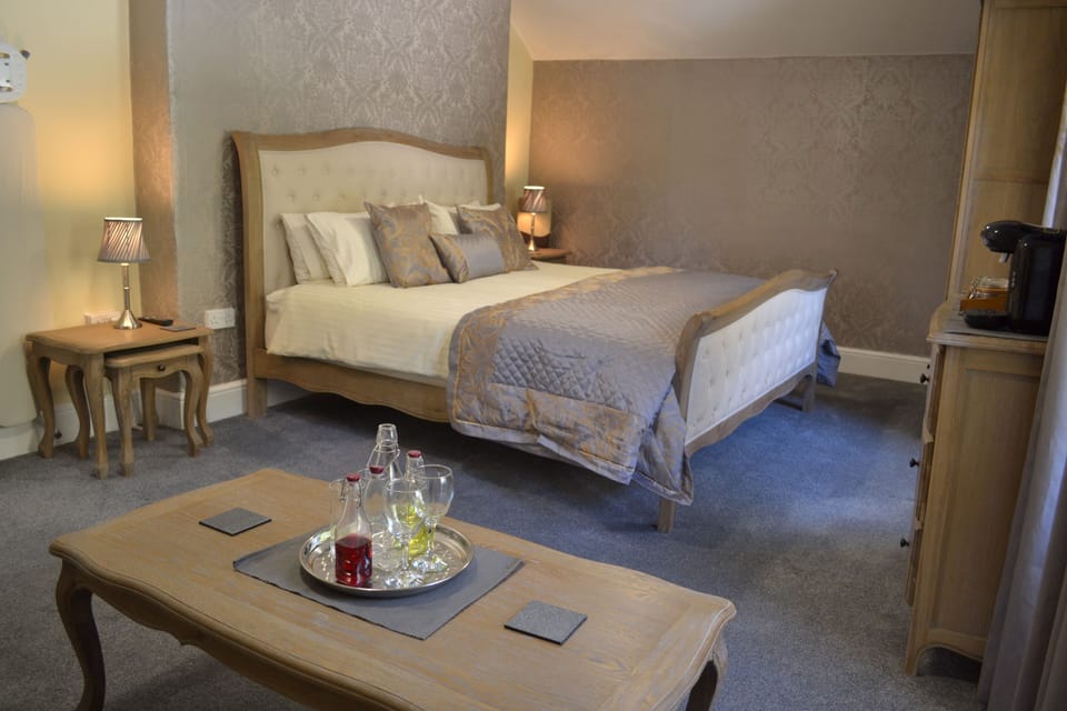 Family Room | Iron/ironing board, free WiFi, bed sheets