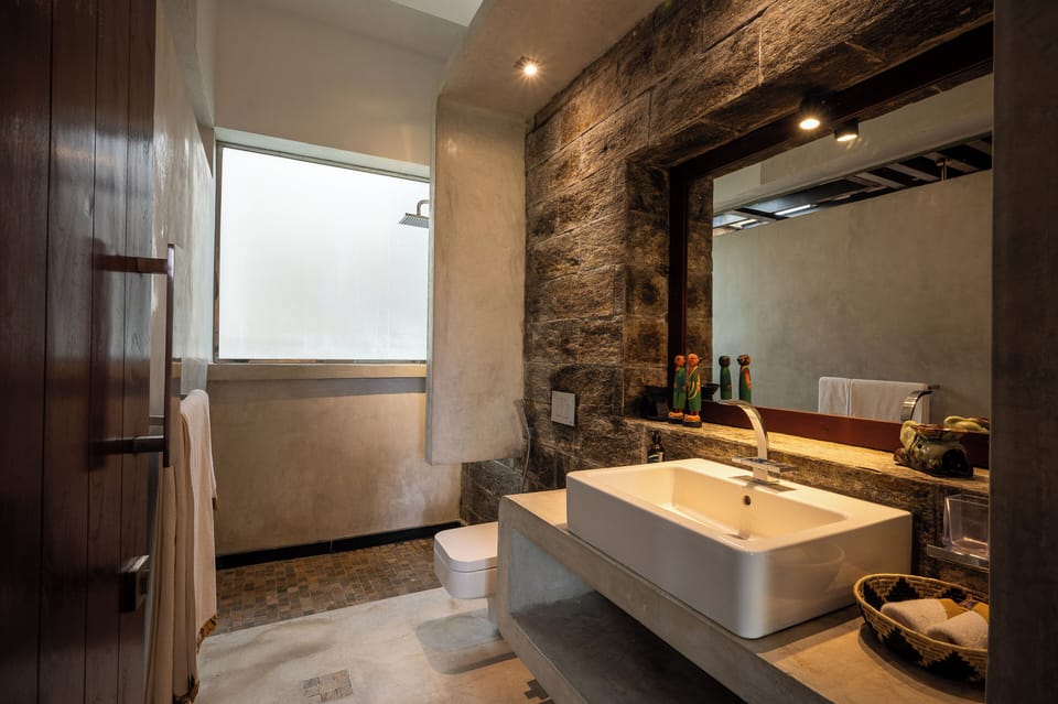 Grand Suite, Jetted Tub, Lake View | Bathroom | Designer toiletries, hair dryer, bathrobes, slippers