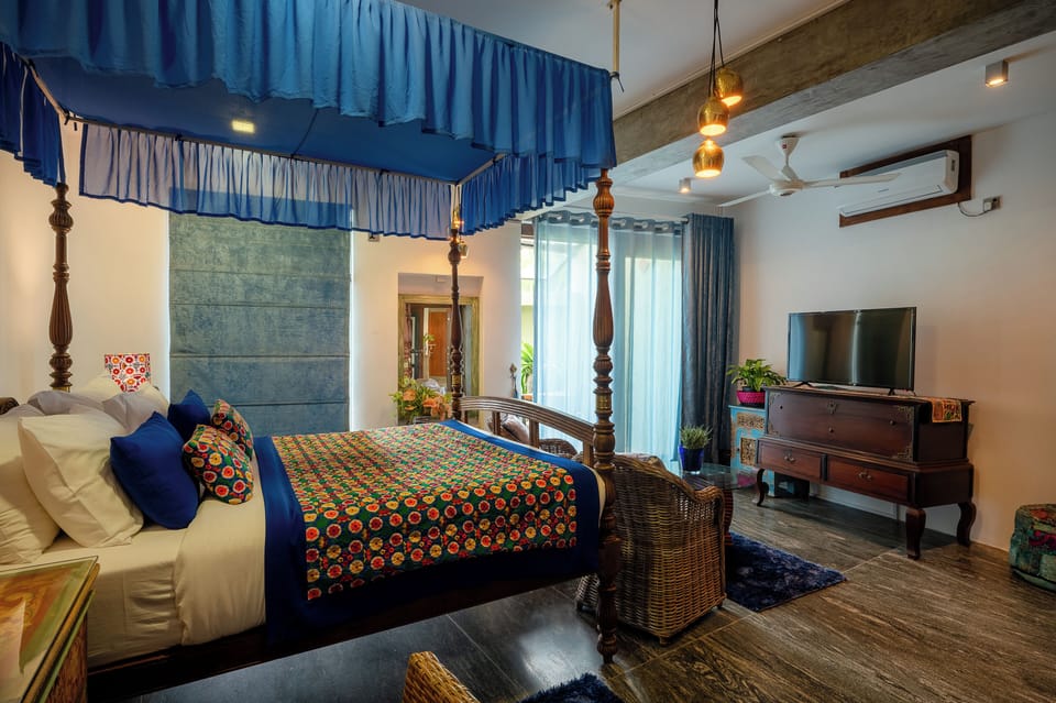 Superior Room, 1 King Bed, Garden View | Premium bedding, pillowtop beds, minibar, in-room safe