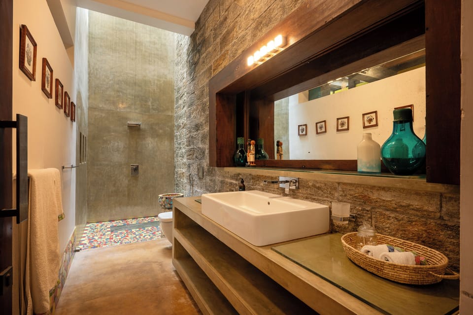 Superior Suite, 1 King Bed, Garden View, Courtyard Area | Bathroom | Designer toiletries, hair dryer, bathrobes, slippers