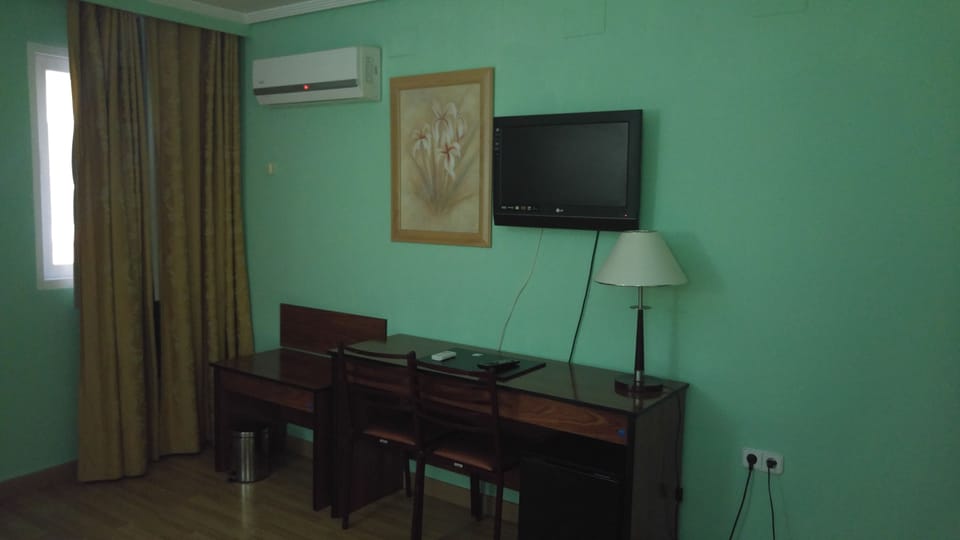 Double Room | Living area | 26-inch LCD TV with cable channels, TV