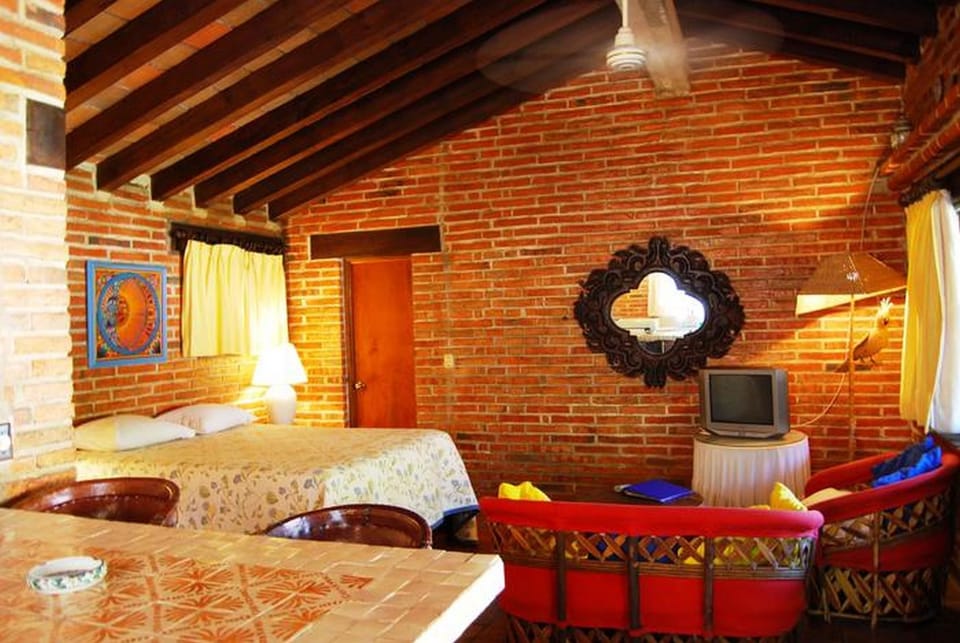 Traditional Studio Suite, 1 Bedroom | Living area | TV
