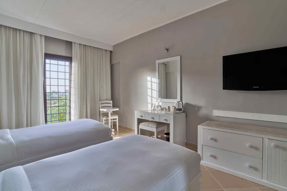 Minibar, in-room safe, individually furnished, desk