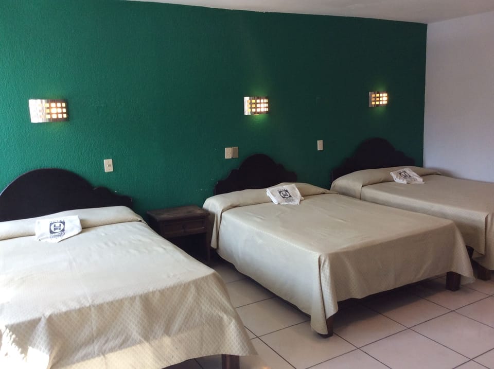 Triple Room | 1 bedroom, in-room safe, desk, iron/ironing board