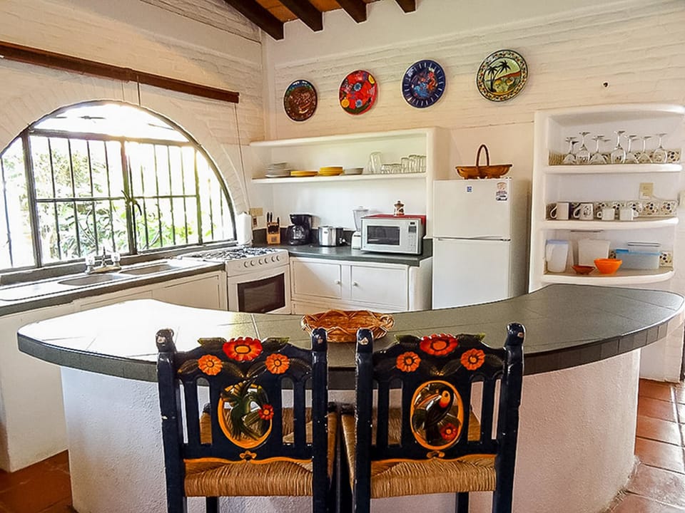 Traditional Townhome, 3 Bedrooms | Private kitchen | Fridge, microwave, oven, stovetop