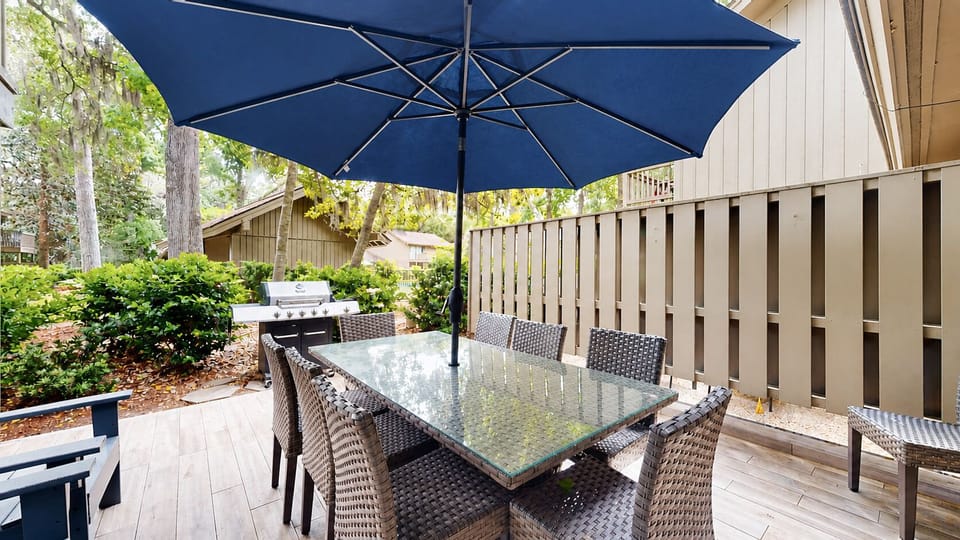 Outdoor Dining with Propane Grill