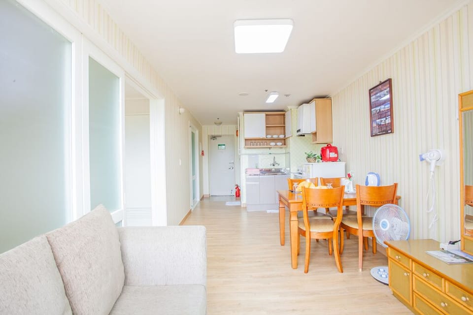 Gold Suite (Age 7+ KRW 20,000 pay on-site) | Private kitchenette | Fridge