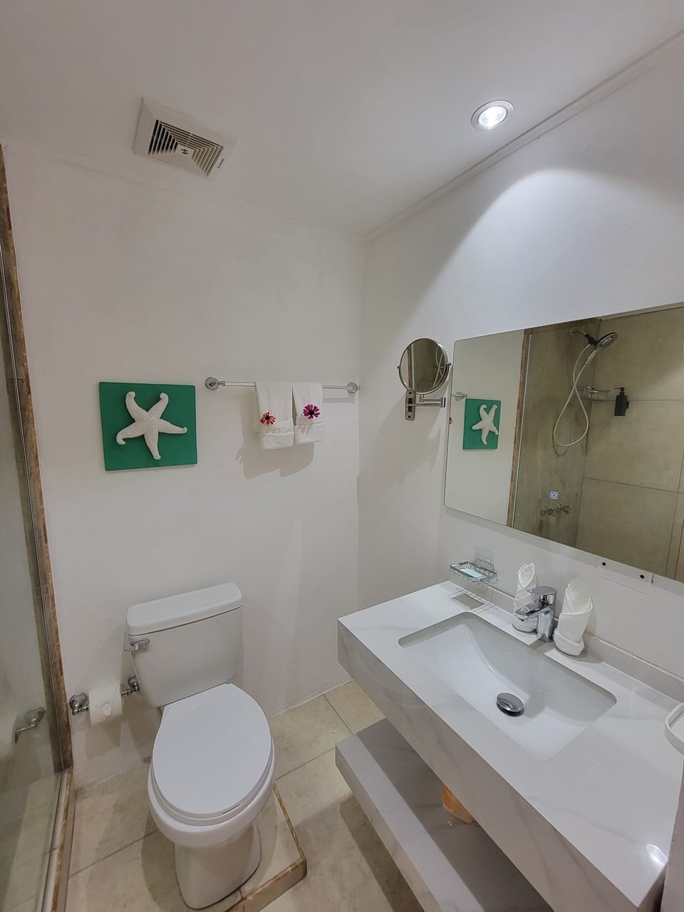 Deluxe Double Room, Non Smoking, Ocean View | Bathroom | Shower, rainfall showerhead, hair dryer, towels