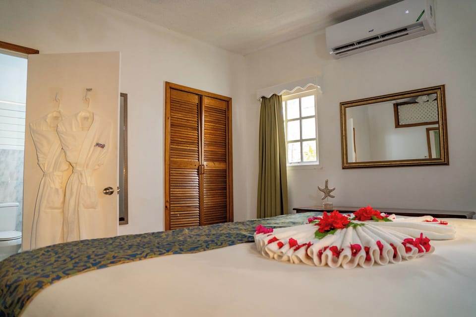 Executive Suite, 1 Bedroom, Ocean View | Premium bedding, in-room safe, desk, laptop workspace