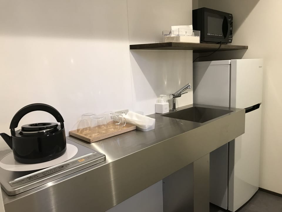 Traditional Twin Room, 2 Semi Double Beds | Private kitchen | Fridge, microwave, electric kettle