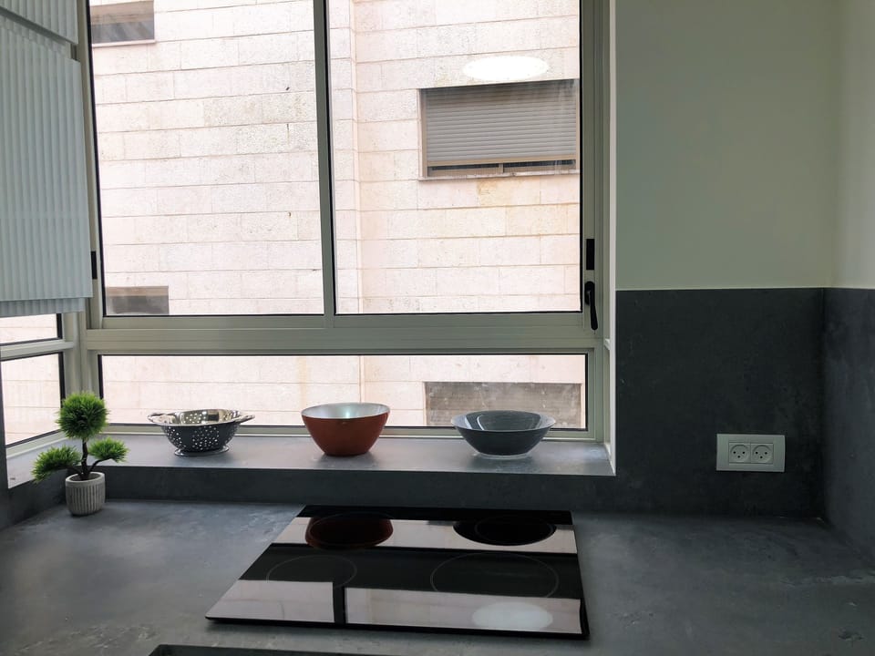 Deluxe Apartment, 3 Bedrooms | Private kitchenette | Coffee/tea maker, fridge, microwave, stovetop