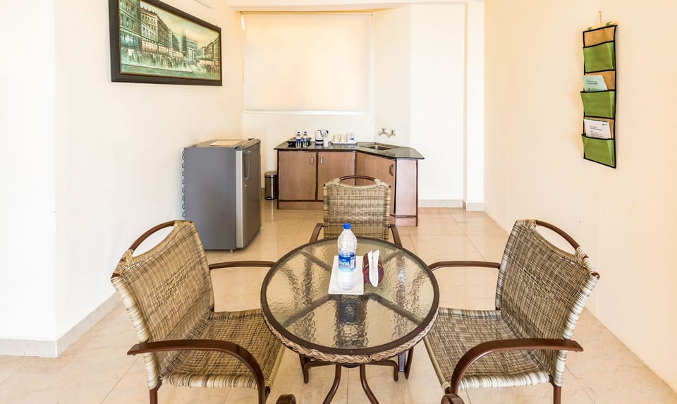 Premium Room | Living area | Flat-screen TV