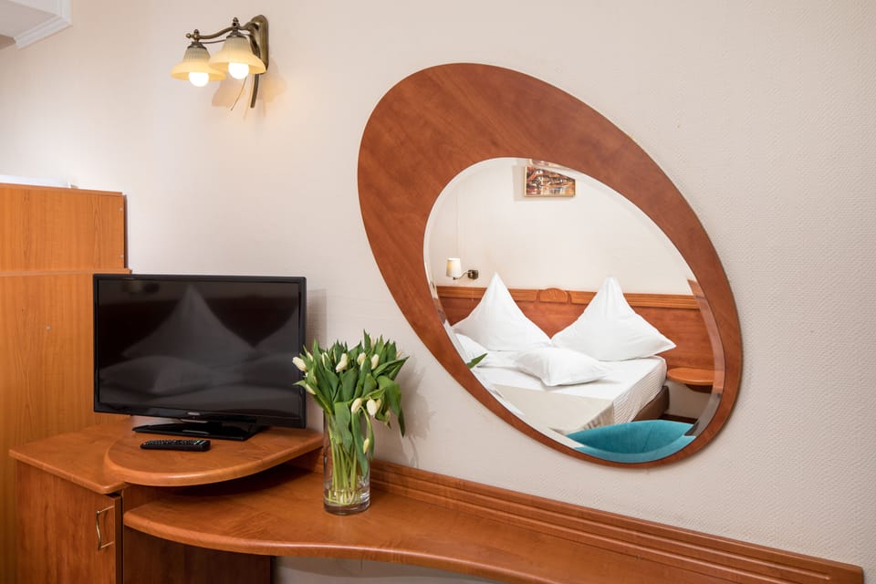 Basic Double Room, 1 Double Bed | Minibar, desk, iron/ironing board, free WiFi