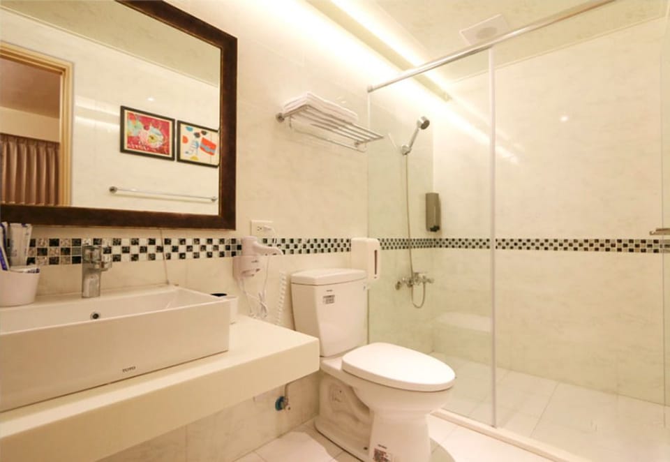 Standard Quadruple Room, 2 Double Beds | Bathroom | Shower, rainfall showerhead, hair dryer, slippers