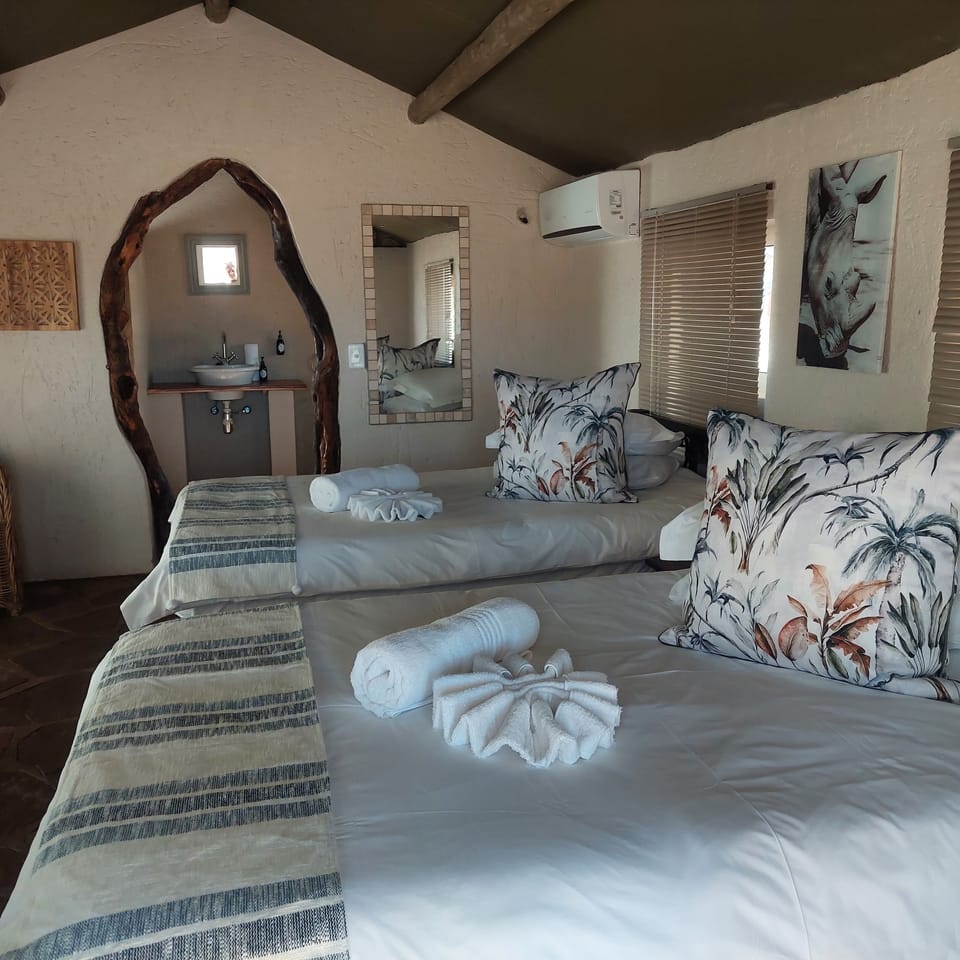 Luxury Twin Room, 2 Twin Beds | 2 bedrooms, premium bedding, bed sheets