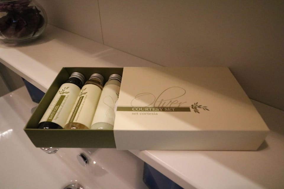 Double Room, Garden View | Bathroom amenities | Free toiletries, hair dryer, bidet, towels