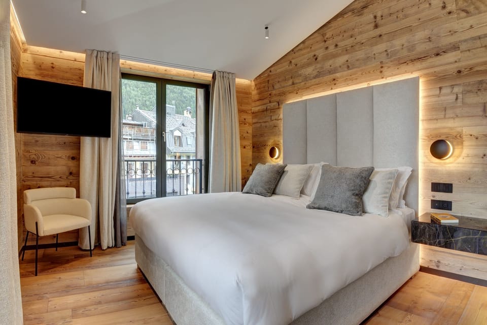 Suite, 1 Bedroom (Edelweiss) | Premium bedding, minibar, in-room safe, desk