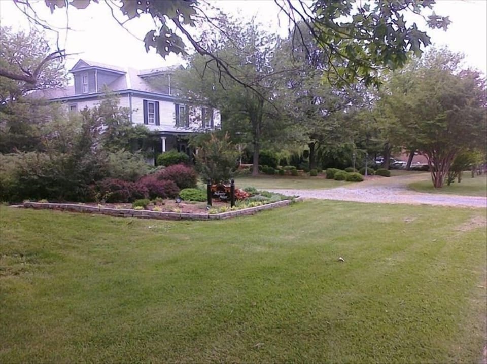 Beautifully Landscaped 5 Acre Setting, Walking and Biking