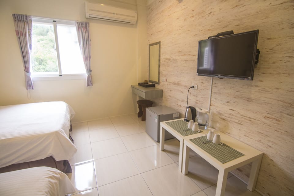 Classic Quadruple Room | Desk, blackout drapes, WiFi (free), bed sheets