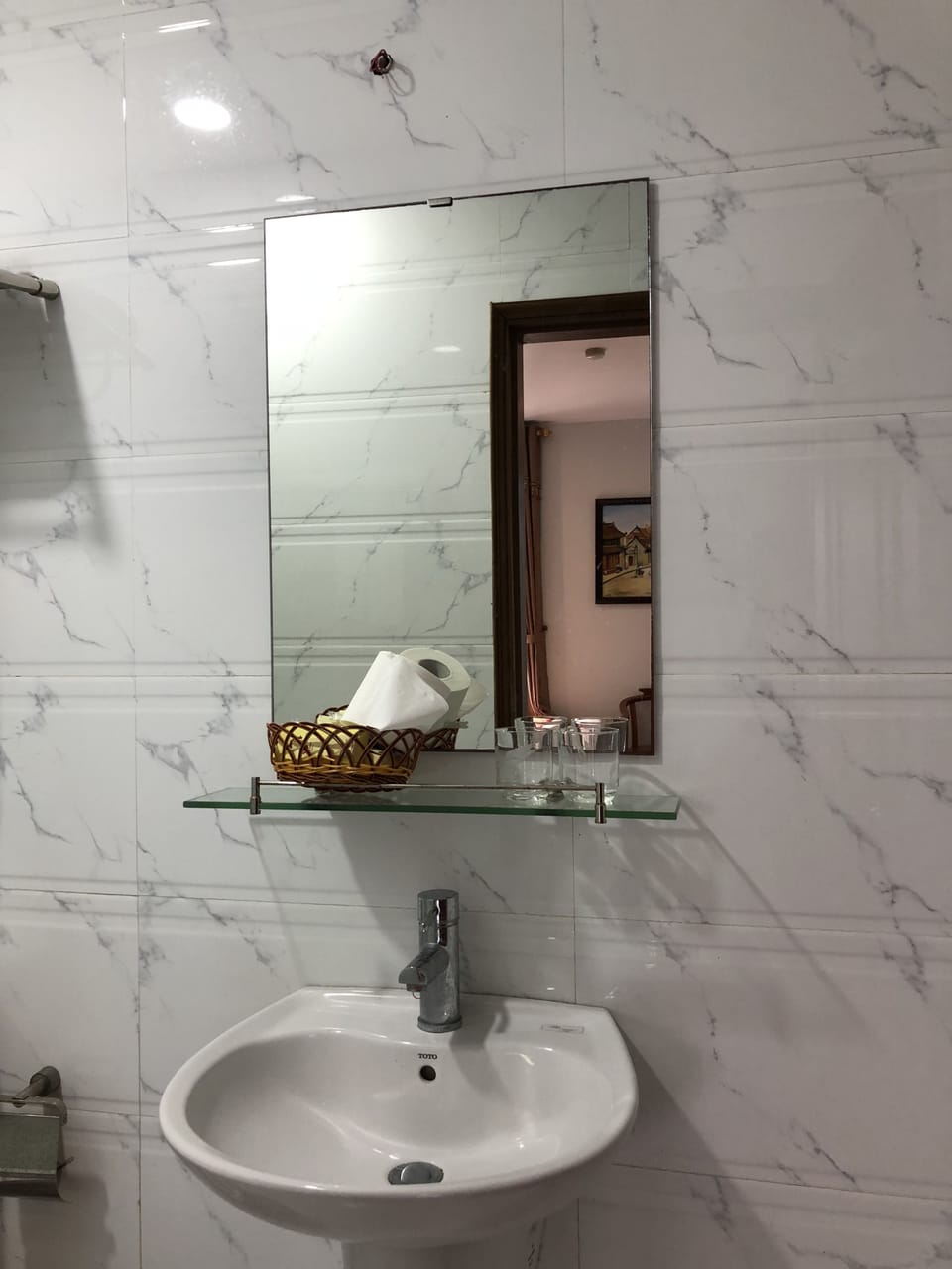 Bathroom sink