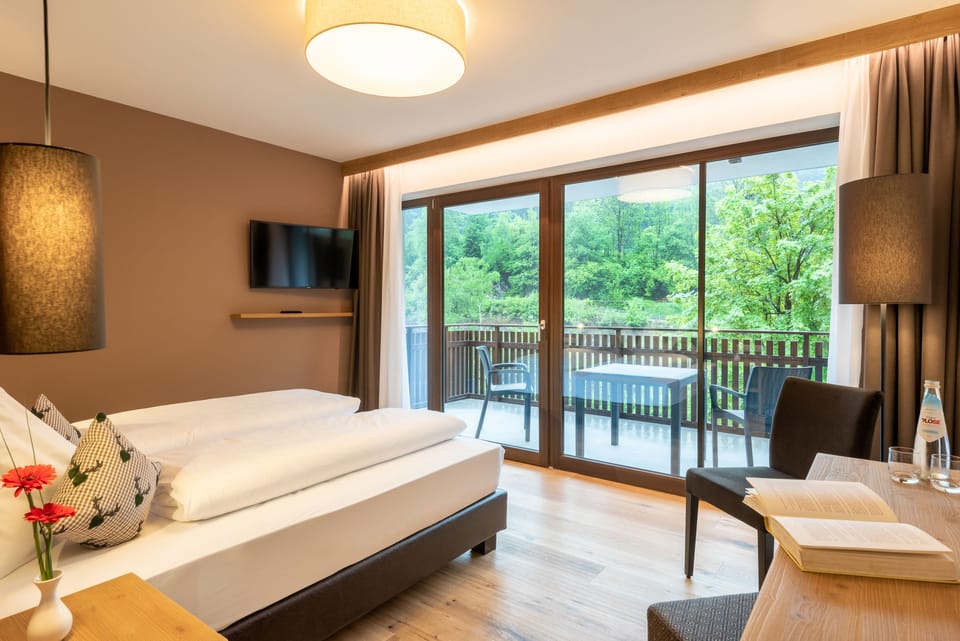 Superior Double Room | In-room safe, cribs/infant beds, free WiFi