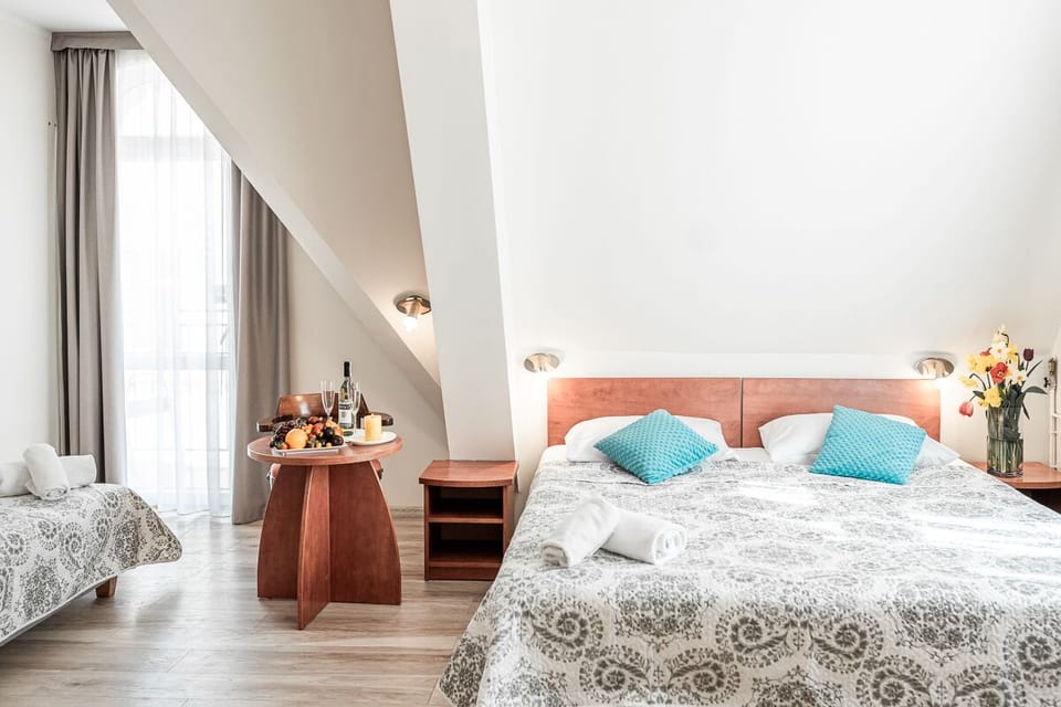 Triple Room | Minibar, in-room safe, desk, blackout drapes