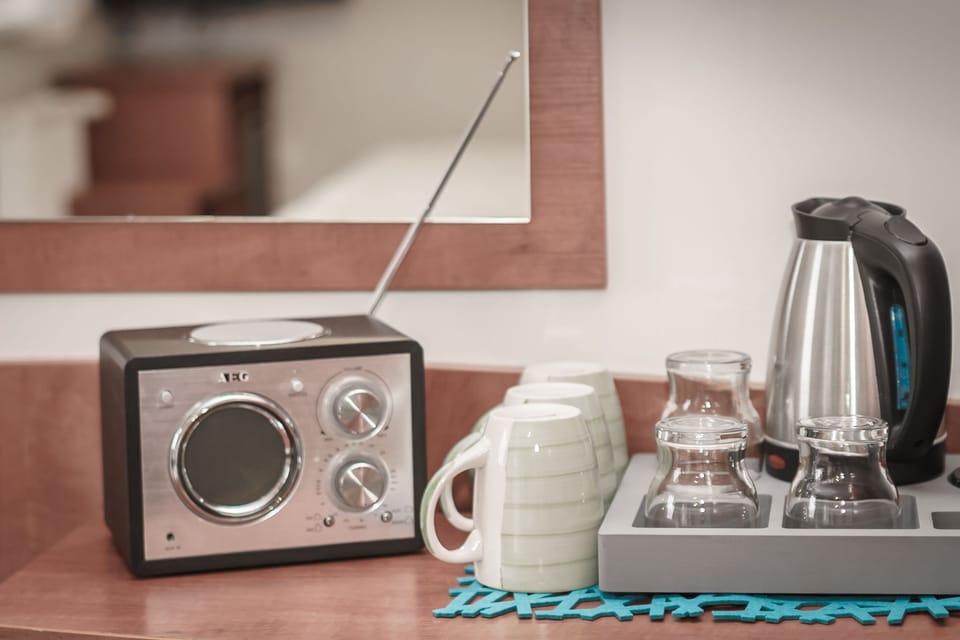 Classic Double or Twin Room | Room service - dining