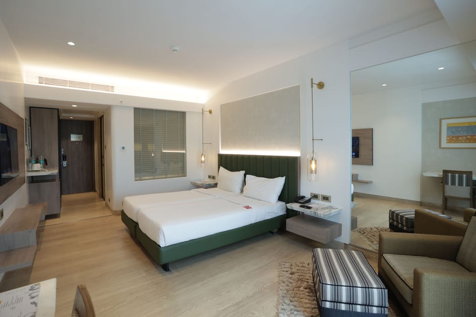 Executive Room | 1 bedroom, premium bedding, pillowtop beds, minibar