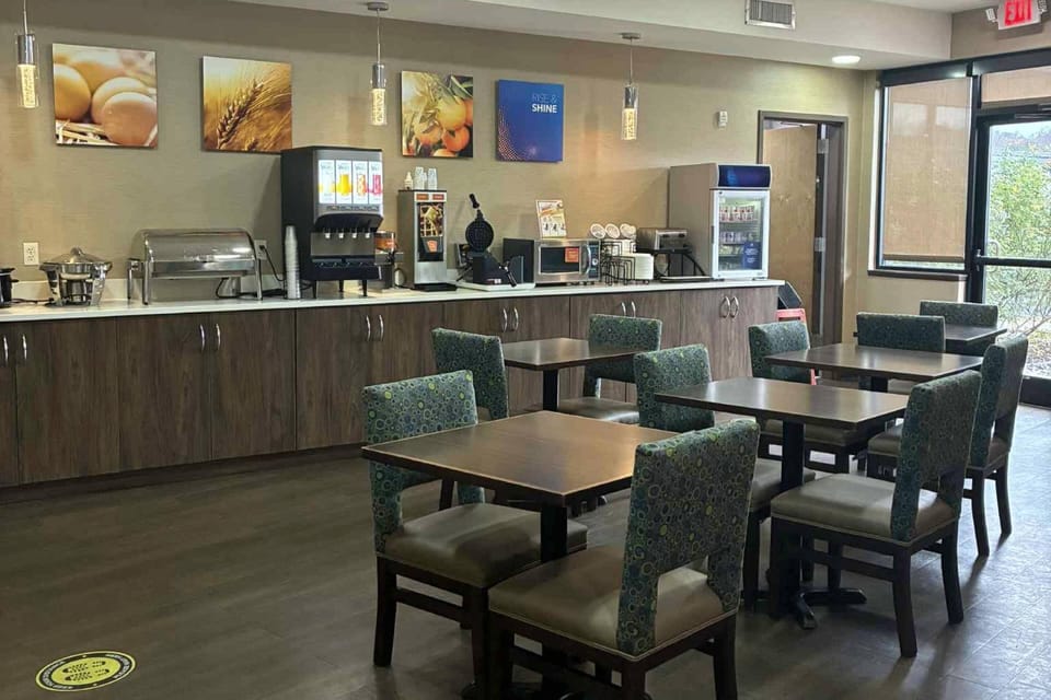 Free daily buffet breakfast