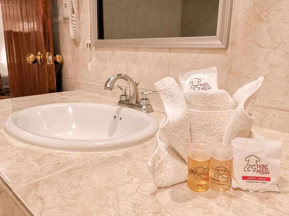 Shower, rainfall showerhead, free toiletries, hair dryer