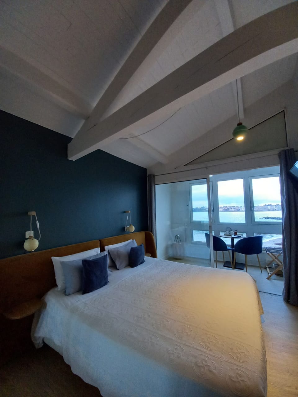 Double Room, Ocean View | Blackout drapes, soundproofing, free WiFi, bed sheets
