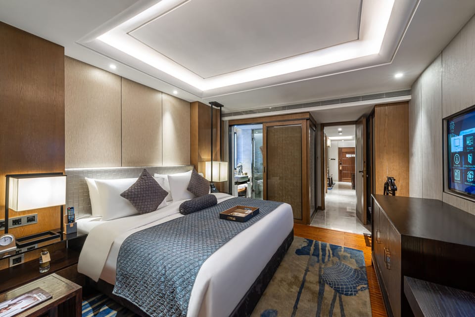 Junior Villa, 1 Bedroom, Jetted Tub | Premium bedding, minibar, in-room safe, desk