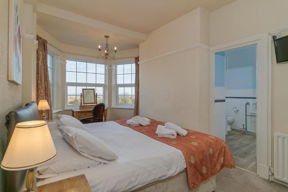 Executive Double with Balcony & Sea View | Desk, iron/ironing board, free WiFi, bed sheets