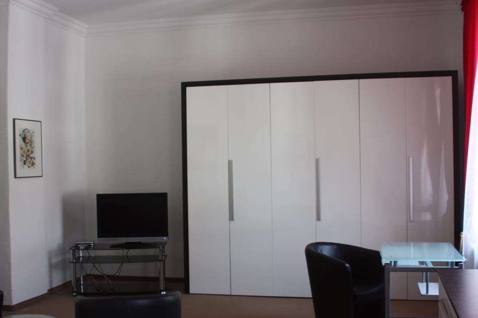 Desk, laptop workspace, soundproofing, free WiFi