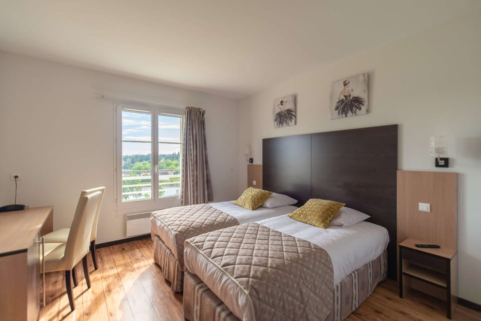 Standard Twin Room | Desk, free WiFi, bed sheets