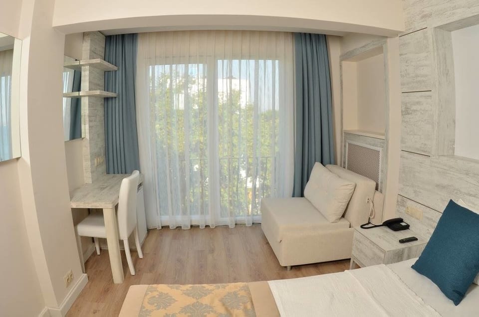 Standard Double or Twin Room, Sea View | Premium bedding, minibar, desk, WiFi (free)