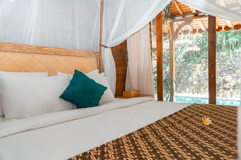 Signature Cottage | Individually decorated, individually furnished, desk, laptop workspace