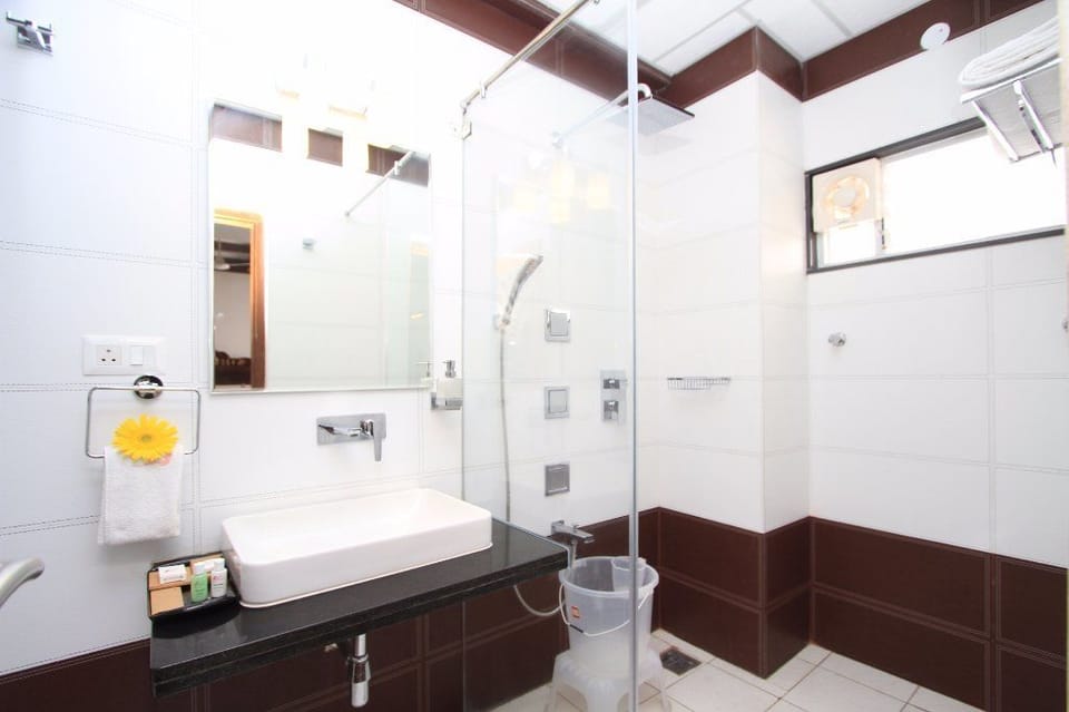 Executive Elite | Bathroom | Shower, slippers, towels