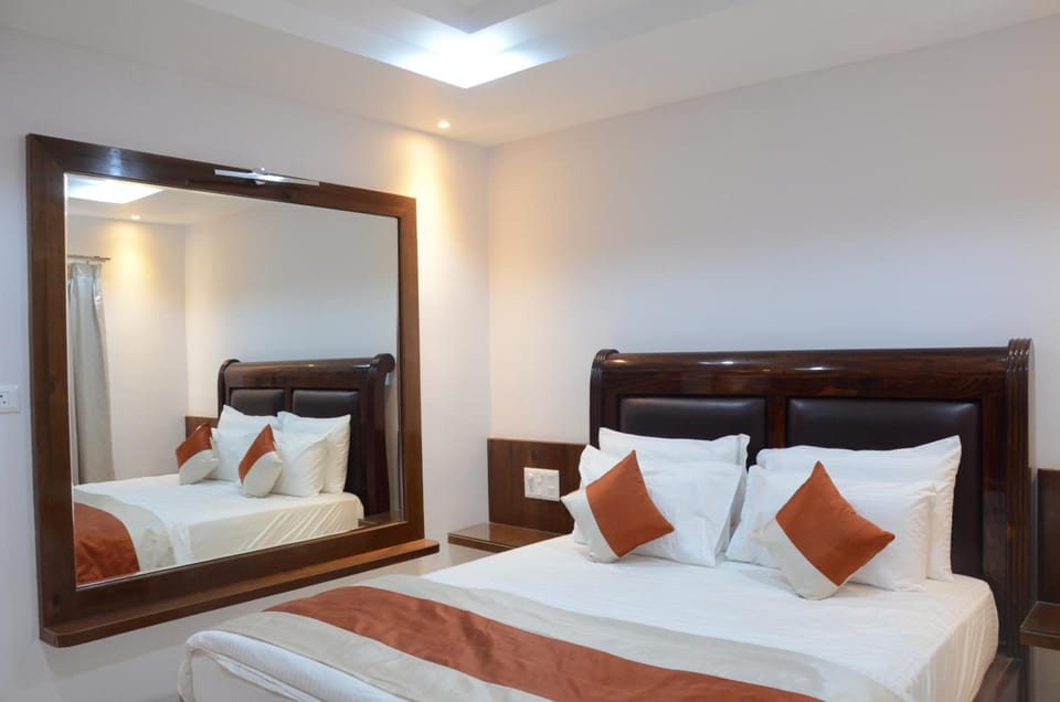 Premium bedding, in-room safe, desk, soundproofing