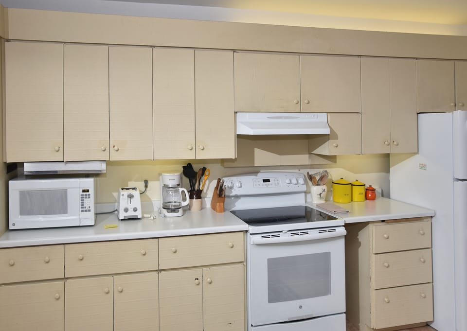 House, 4 Bedrooms | Private kitchen | Fridge, microwave, oven, dishwasher